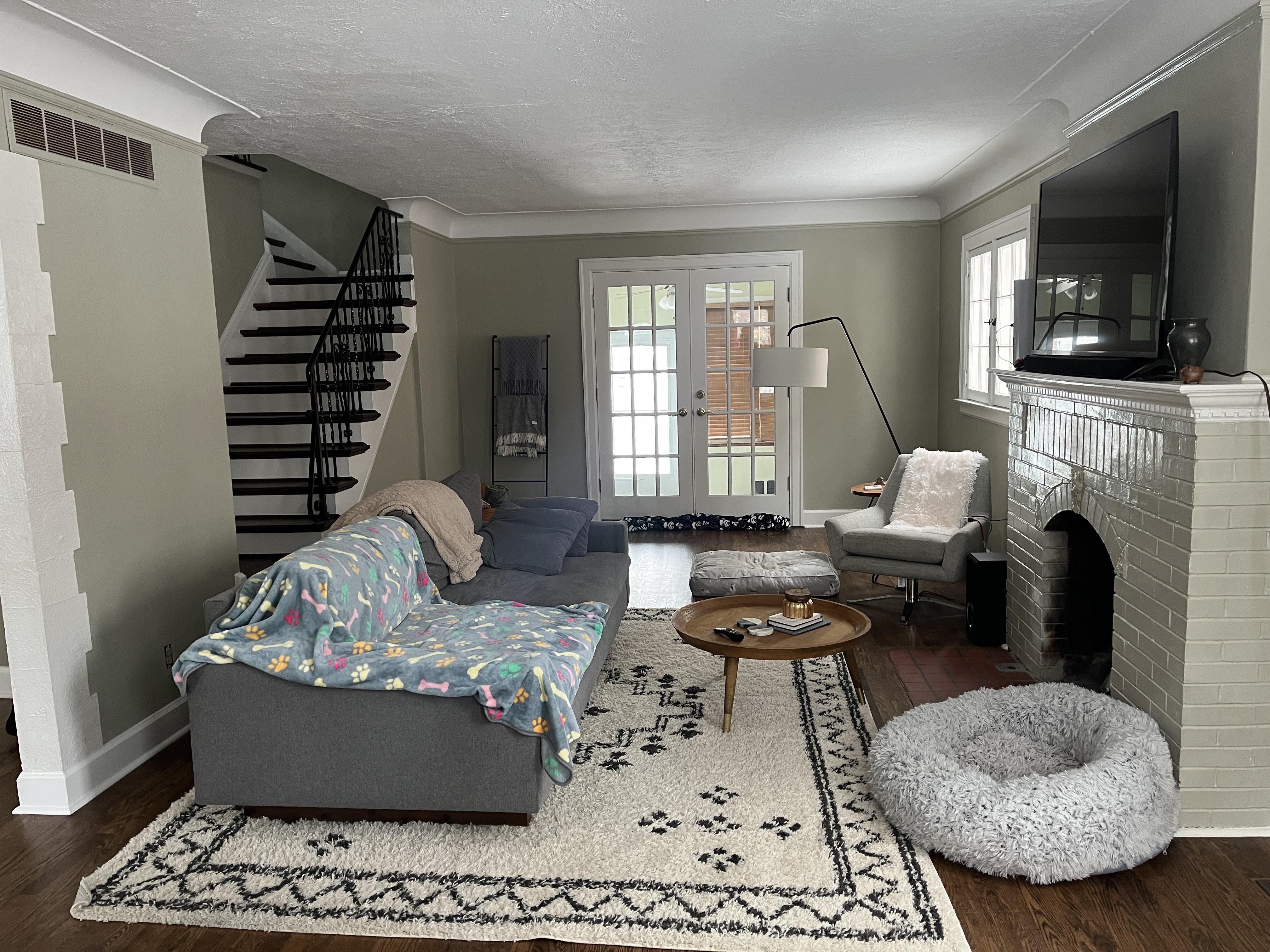 Living room before an AI room makeover direction