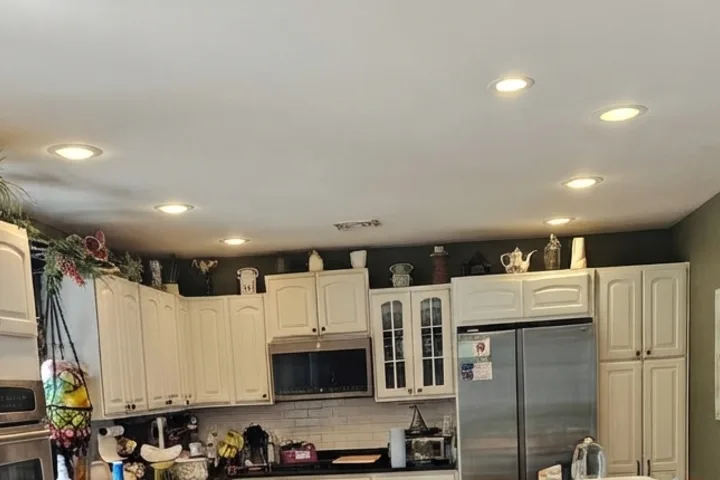 Brighter ceiling and work-surface lighting in the AI kitchen design concept