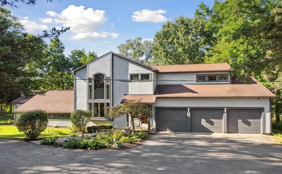 Original public Reddit photo of a two-volume house with light and dark gray siding